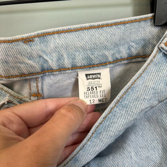 Vintage Levi's 551 Relaxed Fit Taperd Leg Jeans - Picture 6 of 6